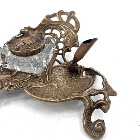 Vintage Ornate Solid Brass Footed Inkwell with Glass Pot Art Nouveau Victorian - Picture 3 of 9